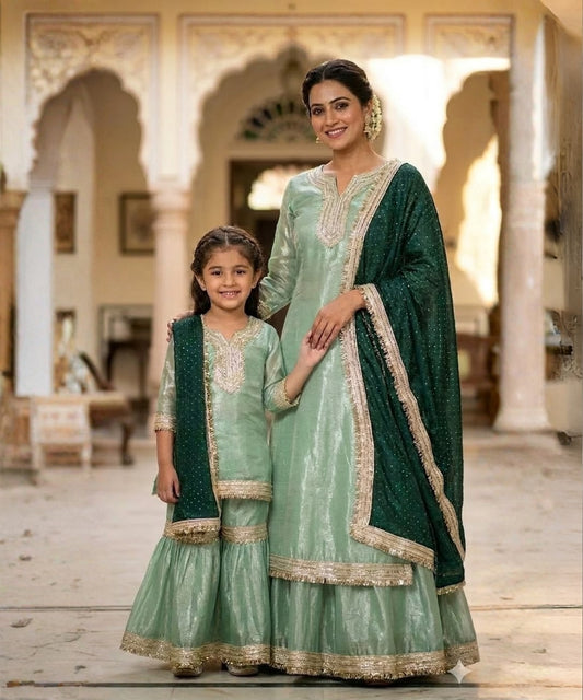 Mother–Daughter Matching Styles
